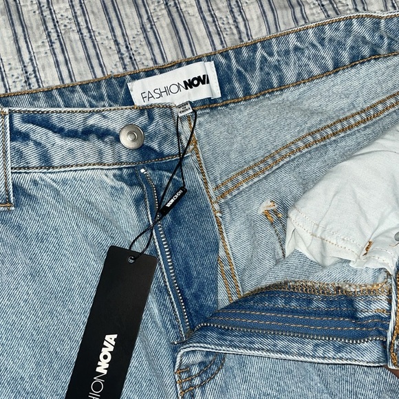 Fashion nova shorts - Picture 2 of 2